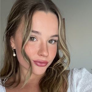 Meet your Posher, Ella